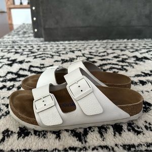 Birkenstock. White Arizona Sandals . Size 8-8,5